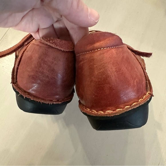 Spring Step Women’s Cosmic-Red Leather Adjustable Strap Shoes Size 38 (7/8) GUC - Picture 8 of 9